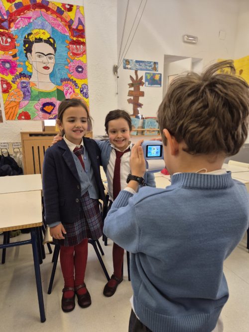 Alumnos del colegio britanico y catolico Holy Mary en actividad educativa, Barrio Salamanca Madrid